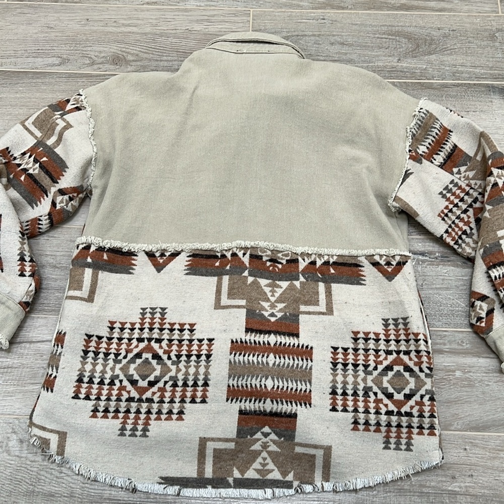 Elleborn Shacket - Picture 9 of 9